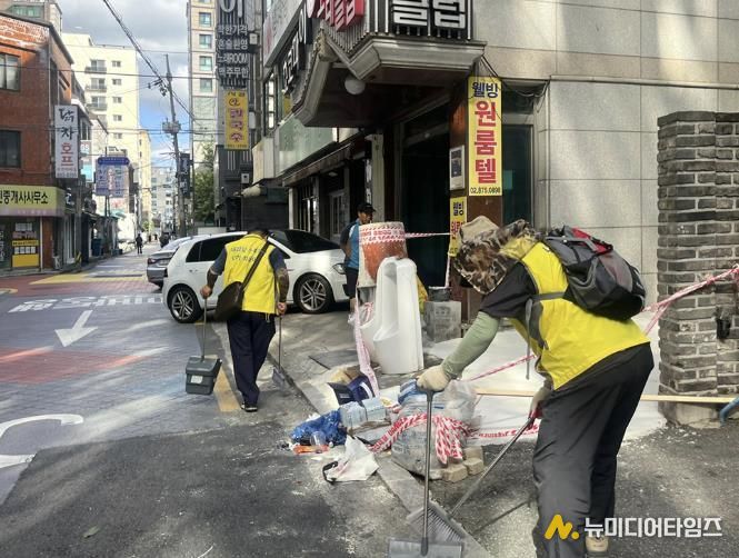 관악구 동행일자리 '제로꽁초단' 활동 모습