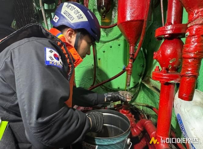 울진해경, 선박 연료유 황 함유량 점검