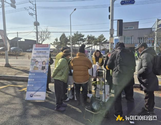 연천군, 겨울철 복지위기가구 발굴 및 고독사 예방을 위한 홍보 캠페인 실시