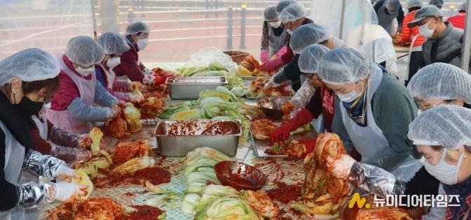 영동군장애인복지관, ‘사랑의 김장 나눔’