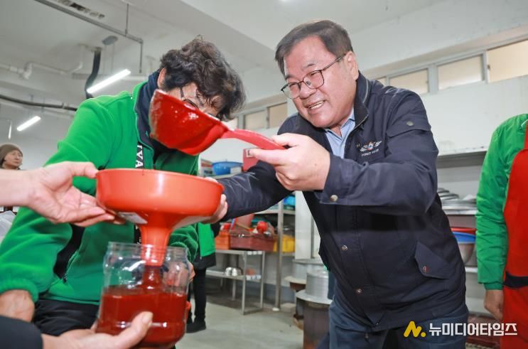 산청군새마을부녀회, 사랑의 노인 섬기기 행사