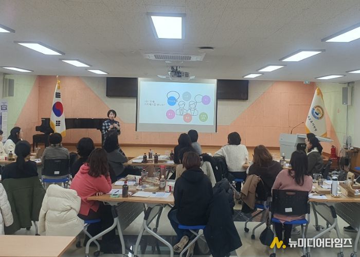 가평교육지원청, 초등보육전담사 미술심리 활용 아트 테라피 연수 실시