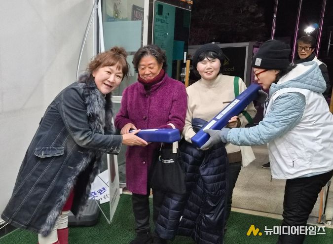 동두천시 생연1동 바르게살기운동위원회, 태극기 나눔 캠페인 전개