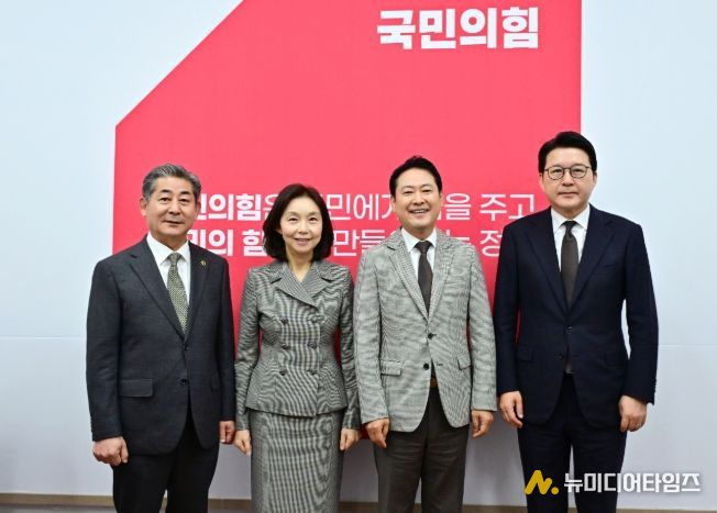 지방의회법 제정 협조요청을 위해 장동혁 당대표 신동욱 수석 최고위원 만난 최호정 의장.