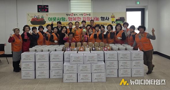 사랑의 쁘띠 목도리 800여 개 기부