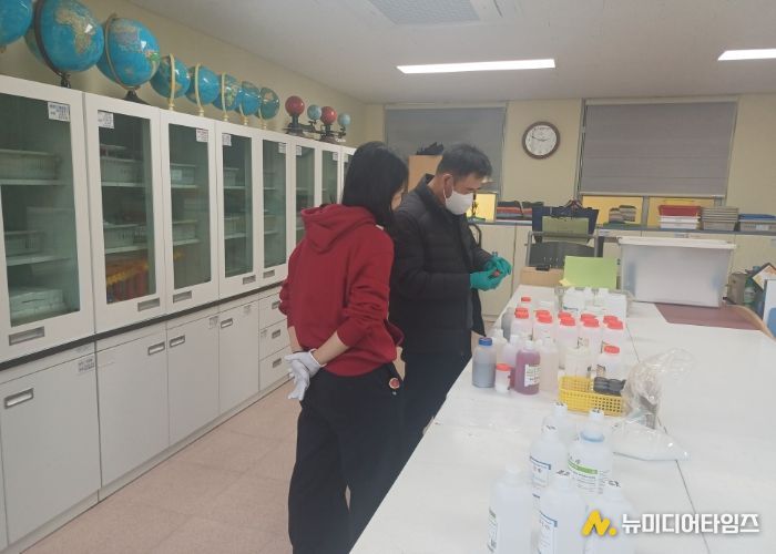 서산교육지원청 학교지원센터, 해미초 과학실 시약장 정리 지원 실시