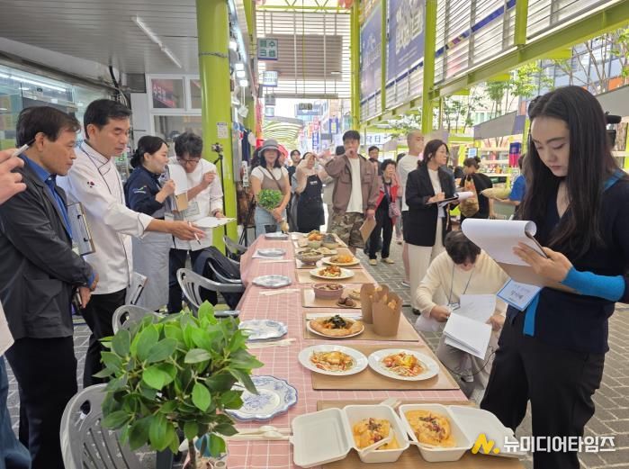 ‘백년시장’ 백년푸드31 콘테스트 진행 모습