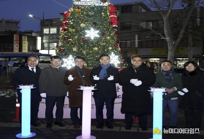 성북구는 5일 성탄트리 점등식을 개최했다