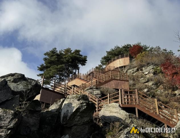 포천시, 왕방산(관모봉) 나무 계단 설치 완료