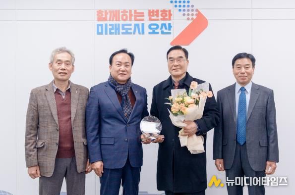 오산시, 대한노인회 오산시지회 신건호 회장 ‘1일 명예시장’ 위촉