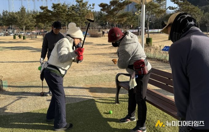실업팀 선수단, 군민 300여명 대상 5일 간 파크골프 레슨