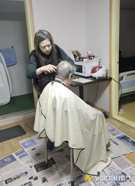 수원시 팔달구 화서1동, 거동 불편 어르신 대상 '찾아가는 이미용 서비스' 실시