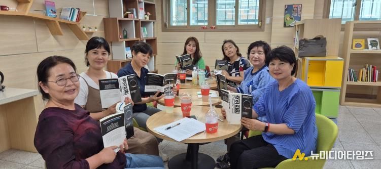 청송도서관, 늘푸른독서회 문집 출판 기념회 개최