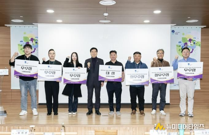 (왼쪽부터) 어썸랩 대표, 니즈 대표, 엘씨벤처스 최지수 대표, 성남산업진흥원 이의준 원장, 스트라티오 코리아 대표, 트라이매스 대표, 위제이 대표, 뮤토랩스 대표