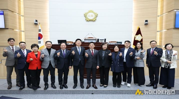 용산구의회, 제302회 제2차 정례회 폐회 의원 단체사진