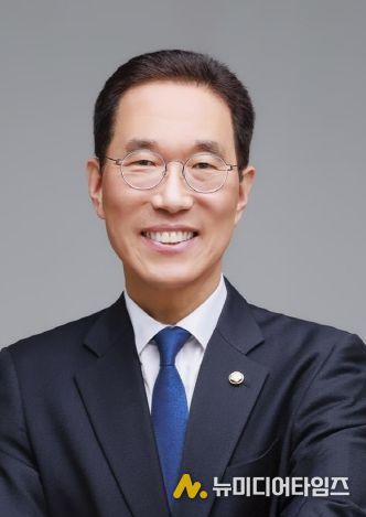 더불어민주당 김주영 국회의원(경기 김포갑, 국회 기후에너지환경노동위원회 간사)