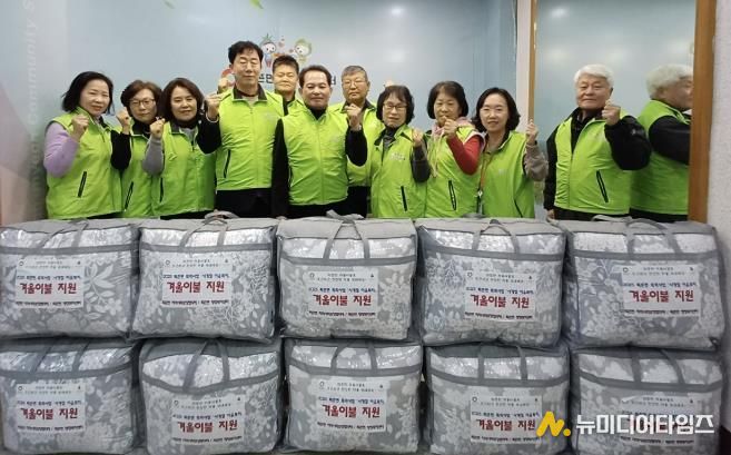 광주시 퇴촌면 지역사회보장협의체, 난방 취약계층에 겨울 이불 세트 전달