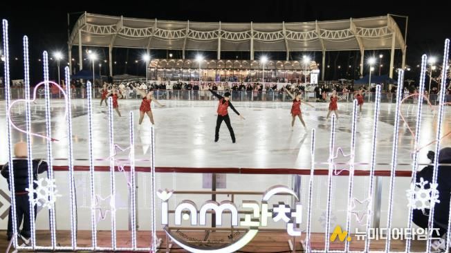 2024년 과천 문원야외스케이트장 공연 모습.