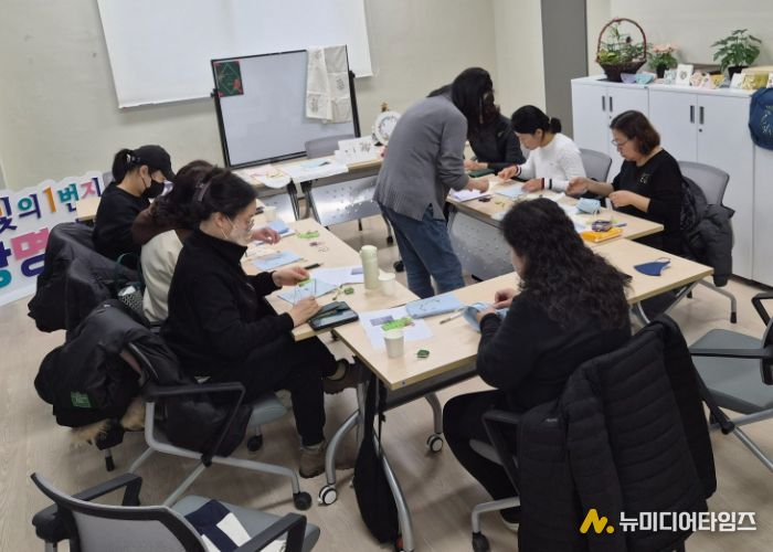 광명시 광명1동 주민자치회는 내년도 본격 운영에 앞서 주민자치센터 홍보와 주민 수요 파악을 위한 ‘주민자치프로그램 시범 운영’을 시작했다.