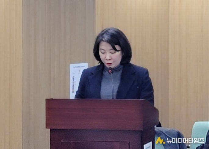 이은림 의원(도봉4·국민의힘)이 제333회 정례회 제7차 도시안전건설위원회에서 '상도교 동부간선도로 성수 방면 진입로 설치 요청에 관한 청원'에 대해 제안설명을 하고 있다.