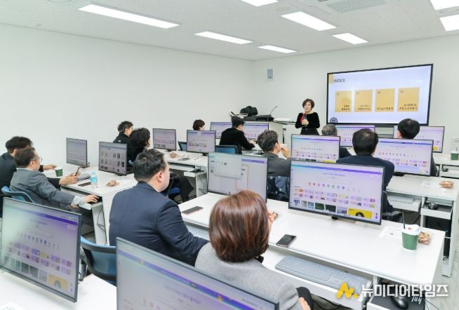 디자인 플랫폼 및 AI 도구 활용 교육 실시