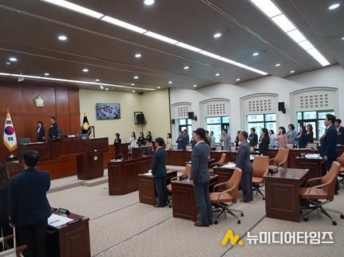 부산광역시 영도구의회 의장(최찬훈) 불신임의 건 가결