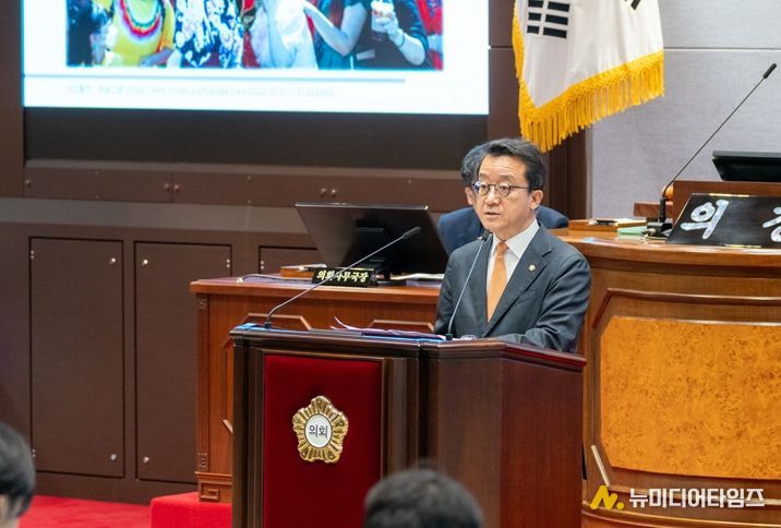 강남구의회 윤석민 의원이 제331회 제2차 정례회(제3차 본회의)에서 5분 자유발언을 하고 있다.