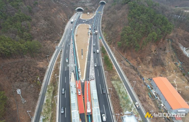 둔곡교차로 BRT 중앙정류장 설치 공사 완료