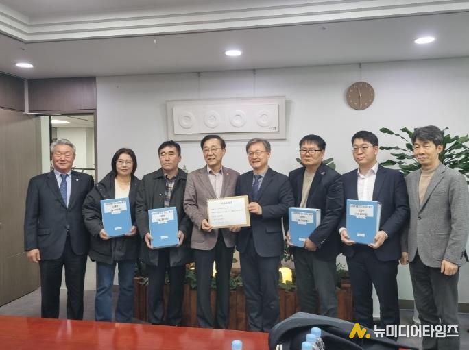 구로차량기지 이전 사업 주민 서명부 전달식 사진