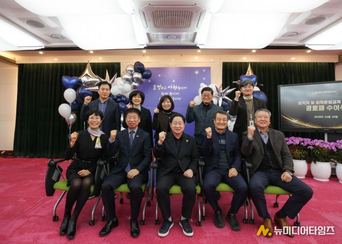 남양주시, 퇴직 공무원 공로패 수여…헌신에 감사, 새로운 시작 응원