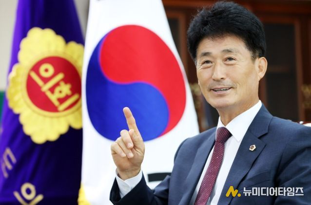 이양섭 제12대 의회 후반기 의장