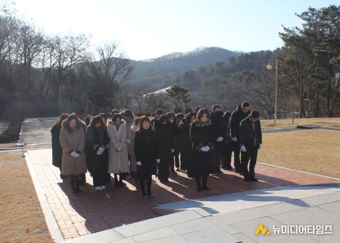 이천교육지원청, 병오년 맞이해 현충탑 참배 및 시무식 실시