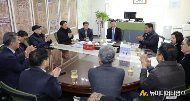 황규돈 신임 수원시 팔달구청장, 동 주민자치회장과 소통으로 하나되다