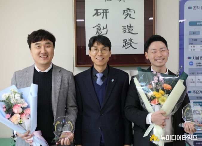 충북자치연수원, 2025 으뜸강사 감사패 수여식