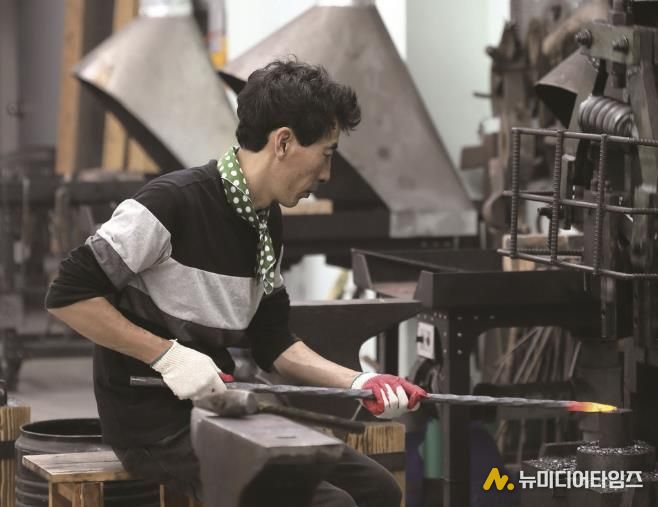 보은군, 전통 대장장이‘야장’유동열 씨 충북도 무형유산 기능보유자 인정