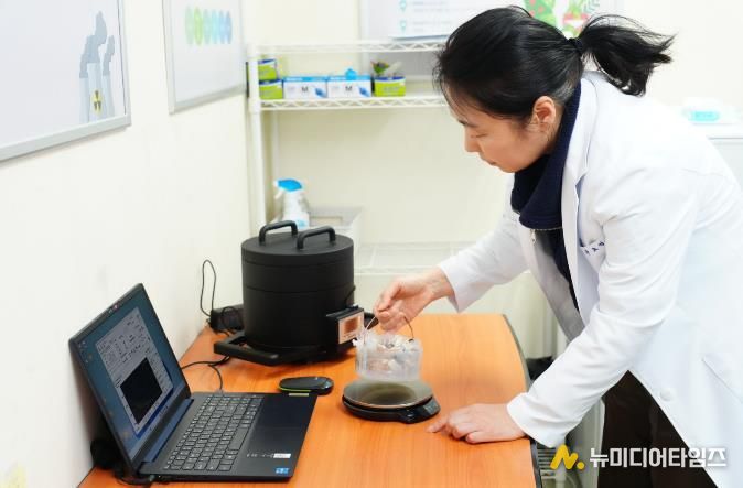 중랑구 보건소 수산물 방사능 검사 모습