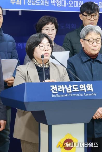 지난 1월 19일, 도의회 브리핑룸에서 열린 ‘광주-전남 행정통합, 농어촌 축소위기 대책이 부실하다’ 기자회견에서 오미화 의원이 발언하고 있다.