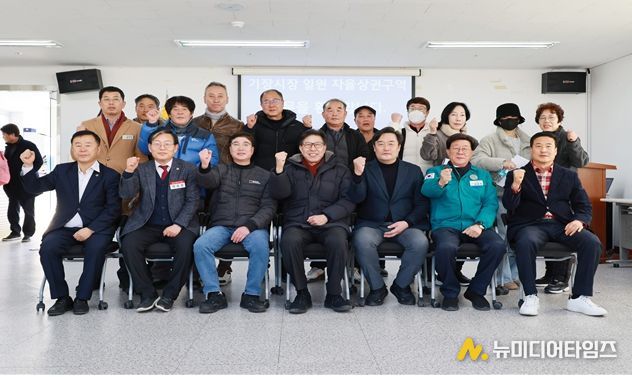 <아랫줄 제일 왼쪽 이승우 의원>