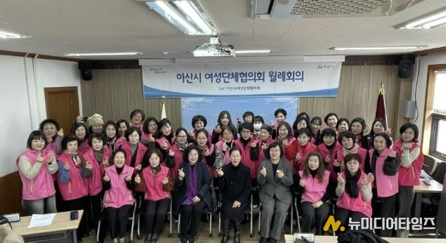 회의 후 기념사진 촬영