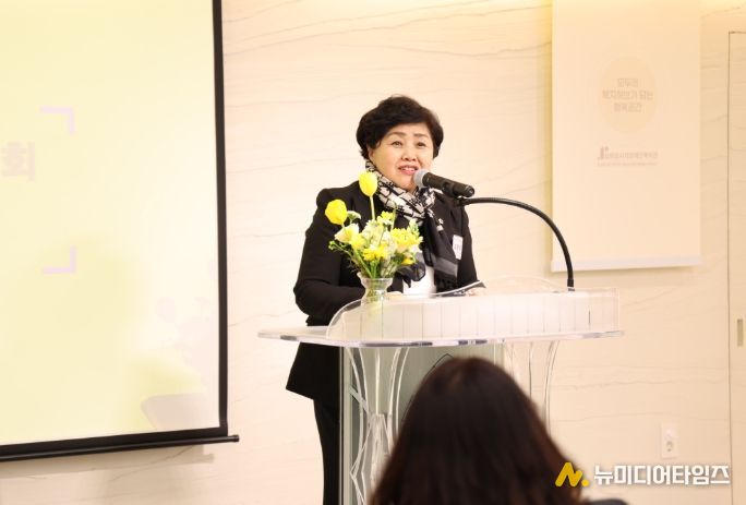 격려사 중인 김영옥 보건복지위원장