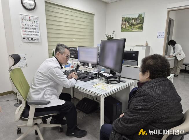 보건소 진료대행의사 진료 모습