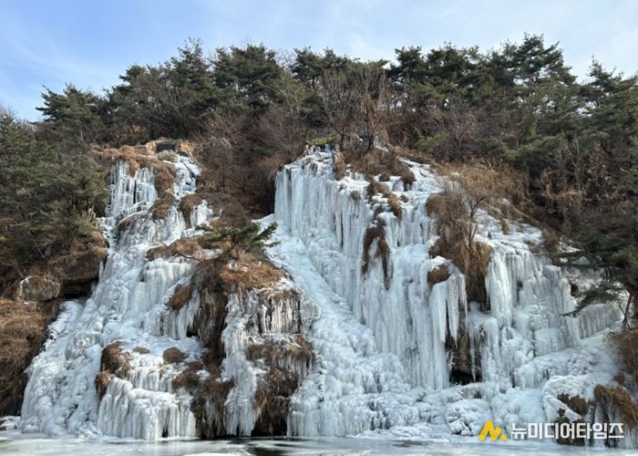서대문 홍제폭포, 도심 속 ‘거대 은빛 빙벽’ 장관 글로벌 겨울 랜드마크로 우뚝