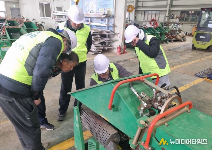 농부산물 불법 소각 근절… 파쇄 근로자 안전교육 실시