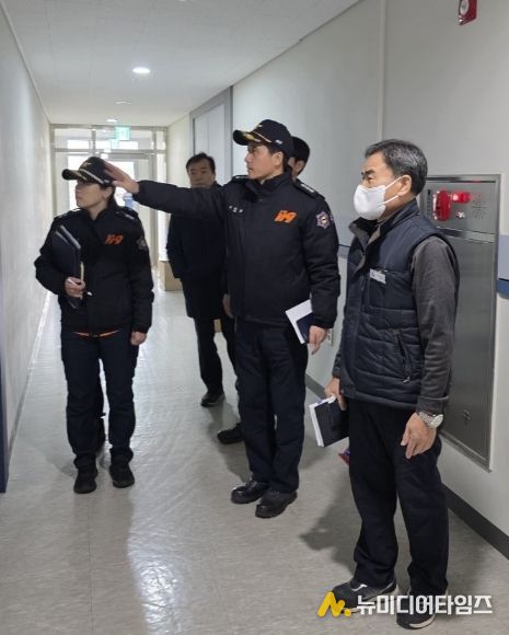 광명소방서, 설 연휴 대비 다중운집시설 피난계단 현장안전지도 실시