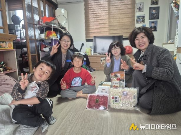 장흥군 드림스타트, 85가구에 설맞이 ‘복꾸러미’ 전달