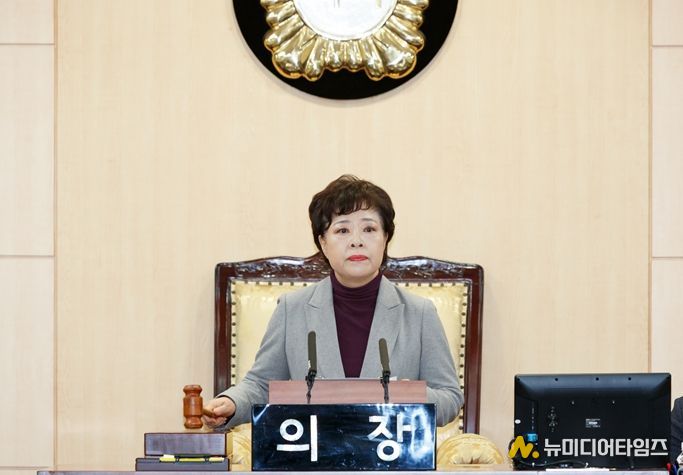 정선희 의장이 제267회 임시회 제2차 본회의를 주재하고 있다