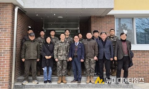 설 명절 맞아 혹한기 훈련 중 군부대 위문