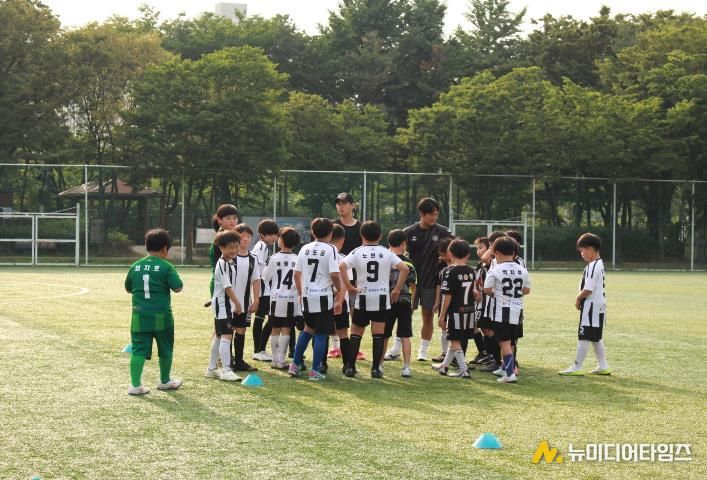 축구·풋살교실 강습중인 모습.
