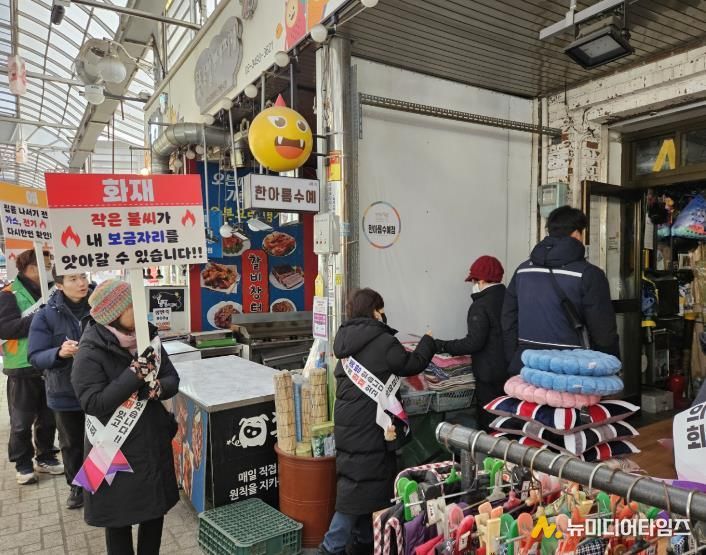 도봉구는 지난 2월 6일 안전문화운동 추진협의회 관계 기관, 자율방재단, 국립공원공단과 함께 ‘화재예방 안전문화 캠페인’을 실시했다.