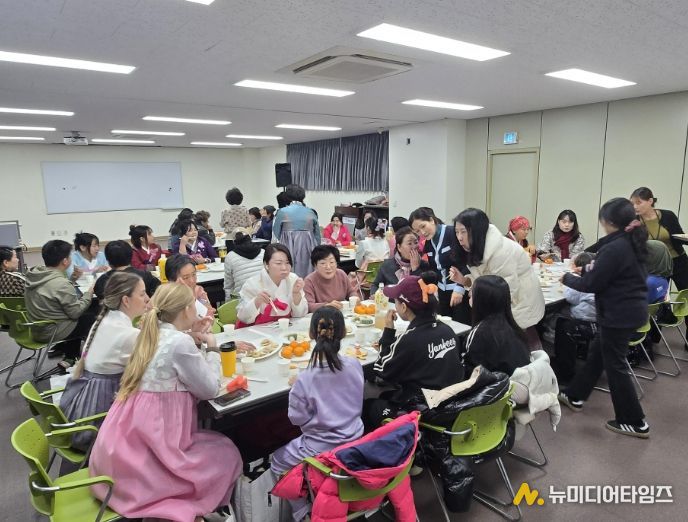 동해시가족센터, 결혼이민자와 함께한 설 명절 전통 문화 체험